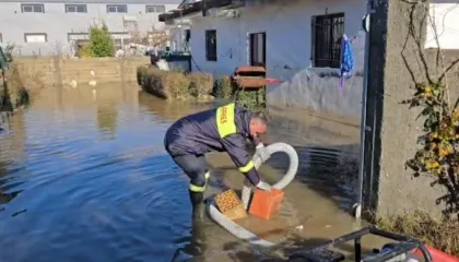 Dita e gjashtë e përmbytjeve në Durrës, situatë e vështirë për banorët edhe pas ndërprerjes së reshjeve