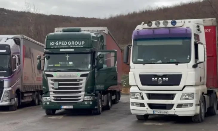 Dita e tretë e protestës në Qafë Thanë, kamionët vijojnë të qëndrojnë të bllokuar