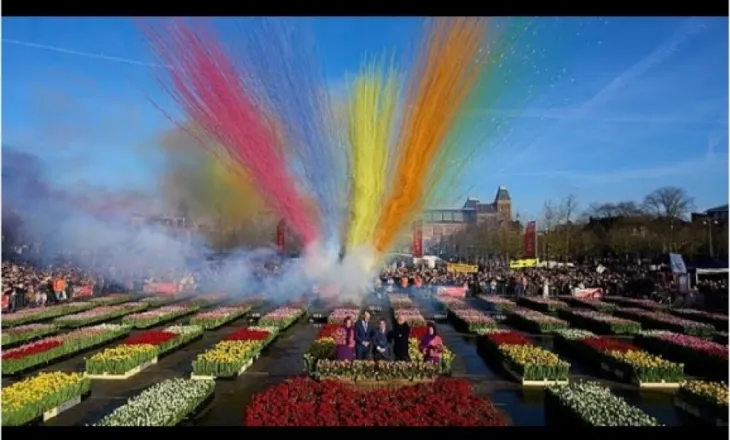 Dita Kombëtare e Tulipanëve në Holandë: 200,000 tulipanë u shpërndanë në Amsterdam