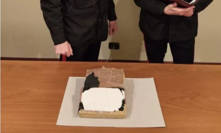 Ditën punëtor krahu, natën trafikant droge! 54-vjeçari shqiptar kapet me sasi të konsiderueshme kokaine në makinë