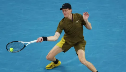 Djokovic e Sinner sigurojnë raundin e katërt të Australian Open, kualifikohen edhe Swiatek e Keys