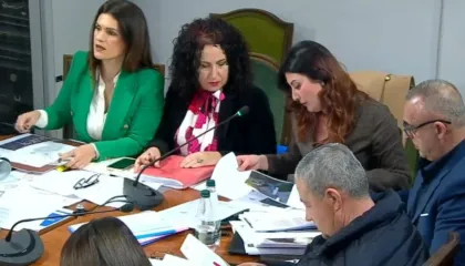 Do i prishin shtëpinë për 2 stola para shtëpisë së Spartak Kovaçit! Banorët e prekur nga projekti TID në Durrës në Kuvend