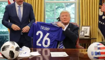 “Do të dorëzoj trofeun e botërorit bashkë me Trump”, Infantino prezent në Davos