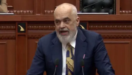 “Do të fitojmë apo jo?! Po, po!”, Rama qesh në Kuvend: Lali Eri në burg pa prova! SPAK, sporteli ku lihen letrat e popullit