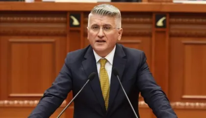 “Do të keni përballë opozitën”/ Gjekmarkaj ‘i prerë’ në Konferencë e Kryetarëve: Mos guxoni të merrni peng drejtësinë..