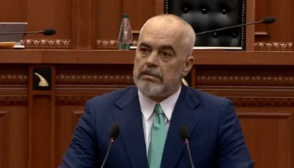 “Do t’i dorëzohem vetë ushtrisë amerikane”, Rama ironizon opozitën: Mblidheni si qindra Romeo të dëshpëruar për një Xhulietë