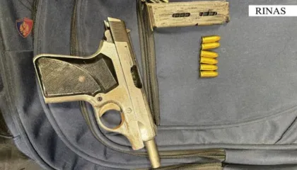 Do trafikonte armën drejt Italisë, në pranga 30-vjeçari në Rinas