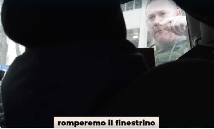 “Do ua thyejmë xhamin”, agjentët e emigracionit në SHBA kërcënojnë ekipin e gazetarëve