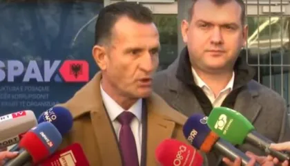 ‘Do zbulojmë fakte tronditëse’, Cakrani: Meta mbahet në paraburgim pa prova, betejë ligjore për…