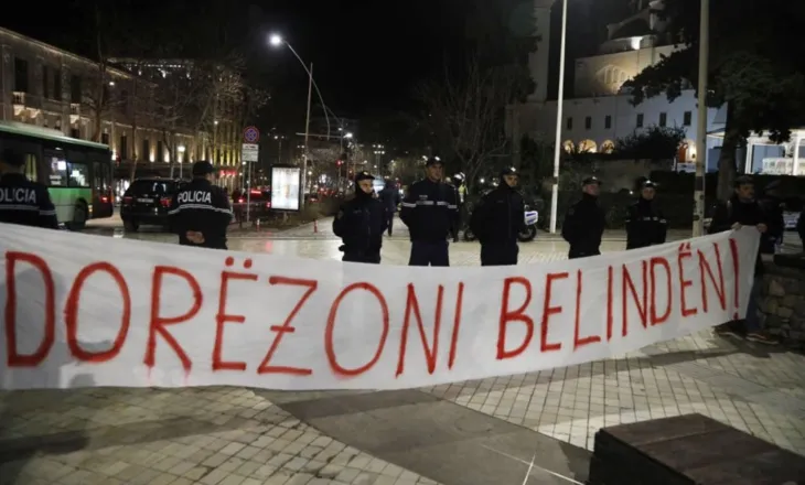 “Dorëzoni Belindën!”/ Lëvizja “Bashkë” proteston para Kuvendit (VIDEO+FOTO)