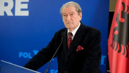 “Dosja e AKSHI-t, miliona euro të vjedhura”/ Berisha: Bënë tunelin e Llogarasë, që të vidhnin 50 mln euro, aeroporti…