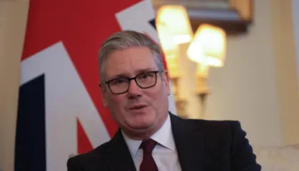 Dosja Epstein/ Pas publikimit të fotove nga Departamenti i Drejtësisë, Starmer i bën thirrje Princit Andrew të dëshmojë para Kongresit Amerikan