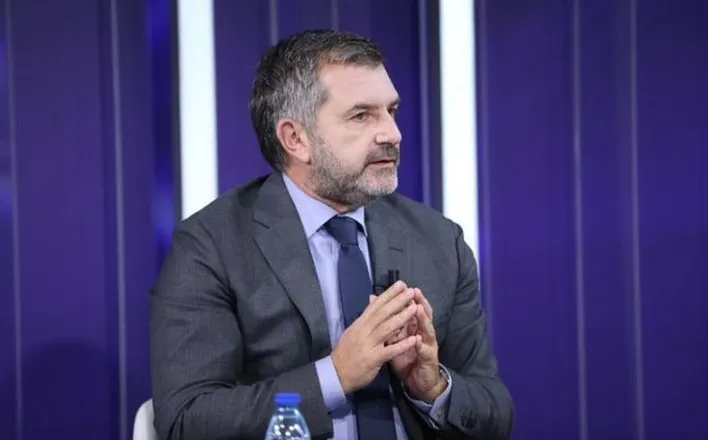 “Drejtësia në shërbim të pushtetit”, Bushati denoncon: Institucionet po mbajnë në detyrë gjyqtaren e dënuar në Greqi