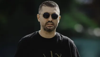 Drejtori i akademisë së Teutës është një nivel tjetër për Shqipërinë, vizioni që na kujton shkollën e futbollit të Ajaksit