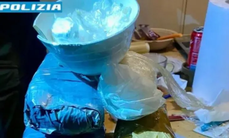 Droga në vezë ‘Kinder’, 35-vjeçari shqiptar kapet me 2,5 kg kokainë