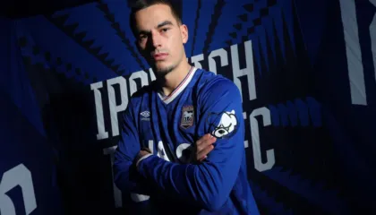 “Dua Premier League”, Ipswich prezanton Anis Mehmetin (VIDEO)