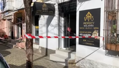 Durrës/ Babai plagosi me thikë vajzën e tij dhe një qytetar, pas disa orësh prangoset nga policia