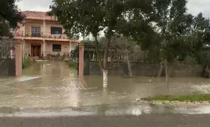 Durrës, e merr rrjedha e ujit, 54-vjeçari gjendet i pajetë në një kanal kullues
