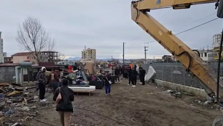 Durrës/ IKMT kërkon t’u prishë banesat. 16 familje tek Ura e Dajlanit mbeten të pastreha, u refuzohet…
