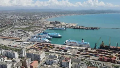 Durrësi mban peshën e vendit: 94% e mallrave kalojnë nga një port i vetëm