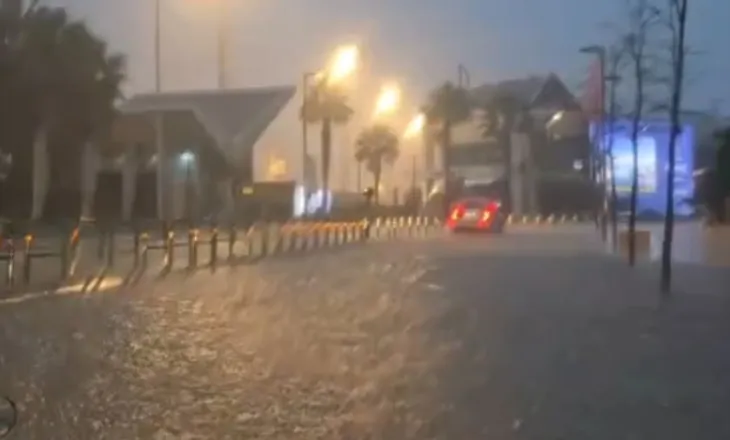 Durrësi nën ujë/ Disa akse rrugore, të pakalueshme