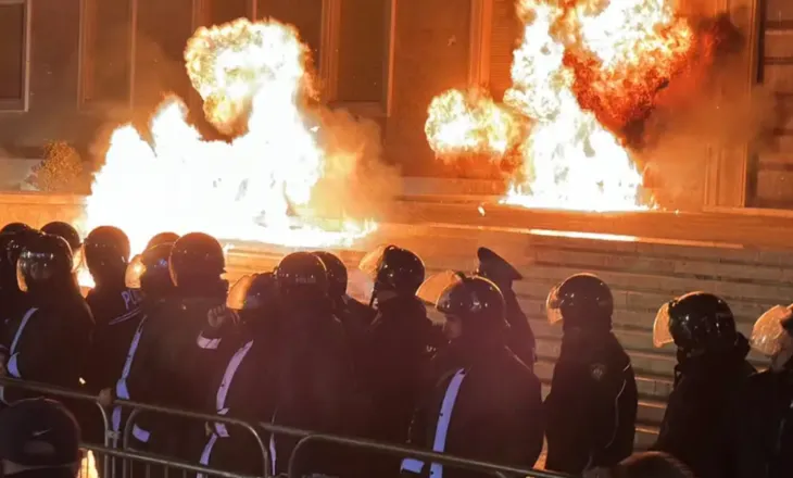 DW: Dhuna shoqëron protestën e opozitës në Tiranë