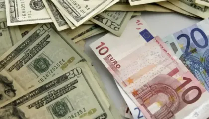 DW: Euro kundrejt dollarit amerikan, në nivelin më të lartë që nga viti 2021! A duhet të ndërhyjë Banka Qendrore Europiane