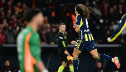 Dy ditë më parë u largua nga Serie A për 28 milionë euro, sot shënon supergol në derbin Galatasaray-Fenerbahce (video)