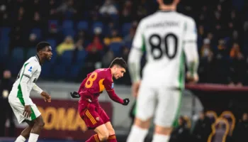 Dy gola për tre minuta, Roma bën detyrën ndaj Sassuolos dhe barazon Milanin (video)