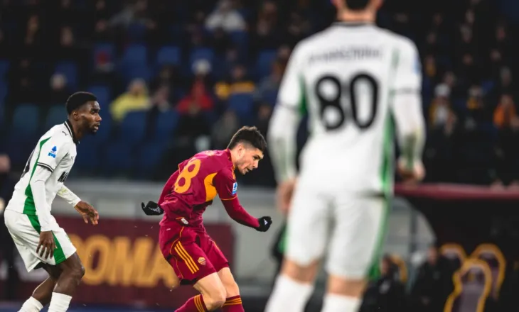 Dy gola për tre minuta, Roma bën detyrën ndaj Sassuolos dhe barazon Milanin (video)