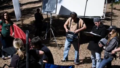 Dy kineaste shqiptare po përgatisin film për Nënë Terezën