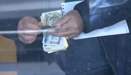 Dy punonjëset grabitën 22 mln lekë nga pensionet dhe ndihmat ekonomike/ Reagon Posta Shqiptare: Shpërndarja e pensioneve vijon normalisht