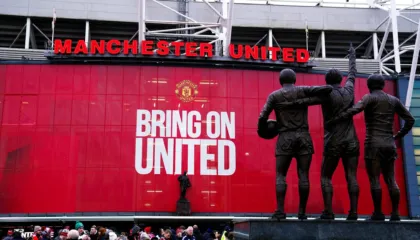 Dy titullarë në dilemë për Carrick, tifozët paralajmërojnë protestën më të madhe në historinë e klubit