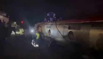 Dy trena dalin nga shinat në Spanjë, pesë të vdekur dhe disa të plagosur