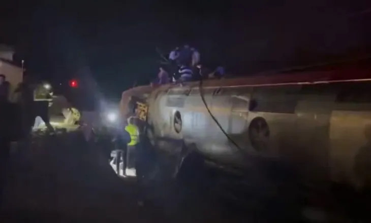 Dy trena dalin nga shinat në Spanjë, pesë të vdekur dhe disa të plagosur