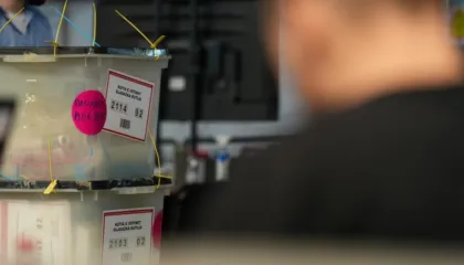 Dyshime për manipulim të votave, ndalohen disa komisionerë në Prizren