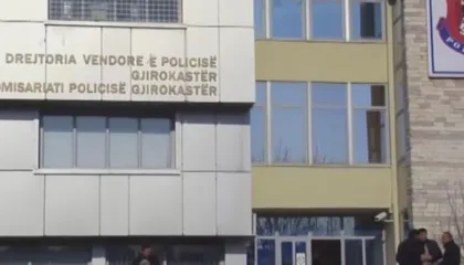 Dyshohet se abuzoi seksualisht me vajzën e mitur të partneres, pranga njerkut në Gjirokastër