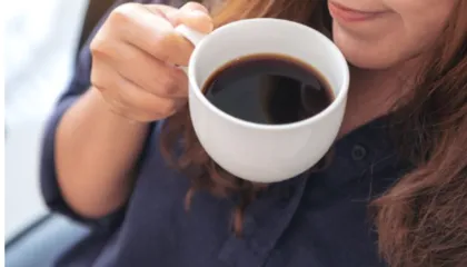 E dini se cili është orari i duhur për të pirë kafe?