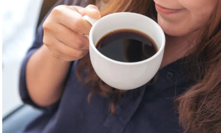 E dini se cili është orari i duhur për të pirë kafe?