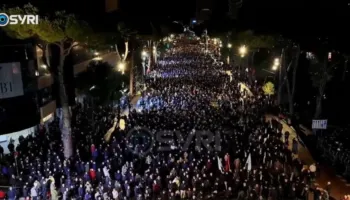 ‘E gjithë familja me PS’/ ‘Piva kafe e po ikja në QS’ – Gazetari tregon si e arrestuan studentin 19-vjeçar gjatë protestës