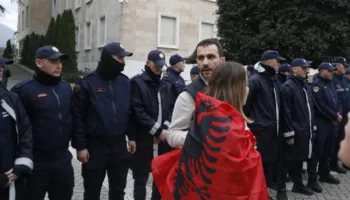 E goditi bombola në kokë, reagon Lapaj: Jam në spital, por do kthehem sërish në shesh