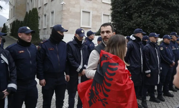 E goditi bombola në kokë, reagon Lapaj: Jam në spital, por do kthehem sërish në shesh