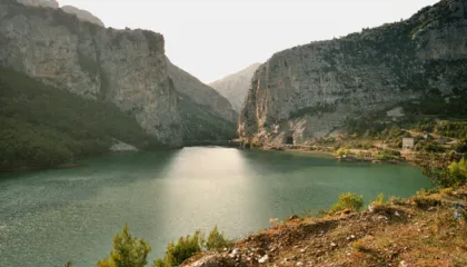 E mori rrjedha teksa tentoi të kalonte lumin, humb jetën 66-vjeçari në Mat