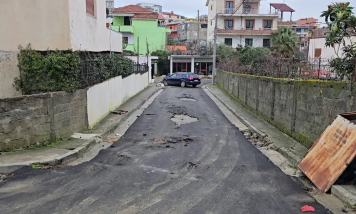 E ndërtuar në fund të dhjetorit, reshjet e dendura të shiut dëmtojnë rrugën e re në Durrës