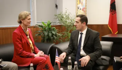 E Ngarkuara me Punë e SHBA takohet me kryeprokurorin e SPAK, VanHorn riktheson mbështetje:  Do përballemi me kartelet..