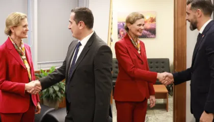 E Ngarkuara me Punë e SHBA “zbarkon” në SPAK, takon Brahon dhe Ketën: SHBA mbështet luftën kundër krimit dhe narkotikëve!