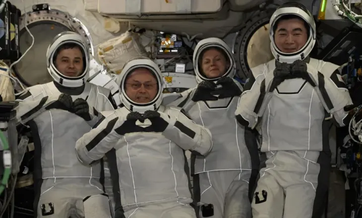 E para herë në histori, astronautët kthehen më herët nga misioni hapësinor