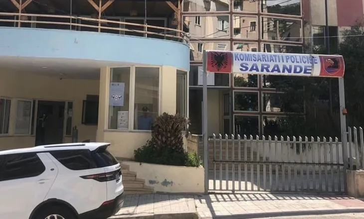 E pazakontë! I mituri shante fëmijët e familjes, çifti i të moshuarve plagosin me thikë 6-vjeçarin