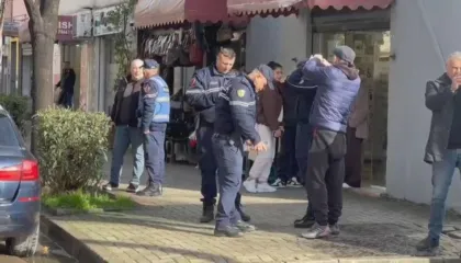 “E plagosi babai se refuzoi të bashkohet me nënën”, flet kushëriri i familjes për ngjarjen në Durrës
