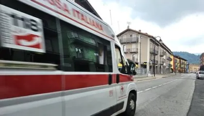 E rëndë/ 20-vjeçari shqiptar vdes në aksident, automjeti që drejtonte u përplas me kamionin në autostradë (Emri)